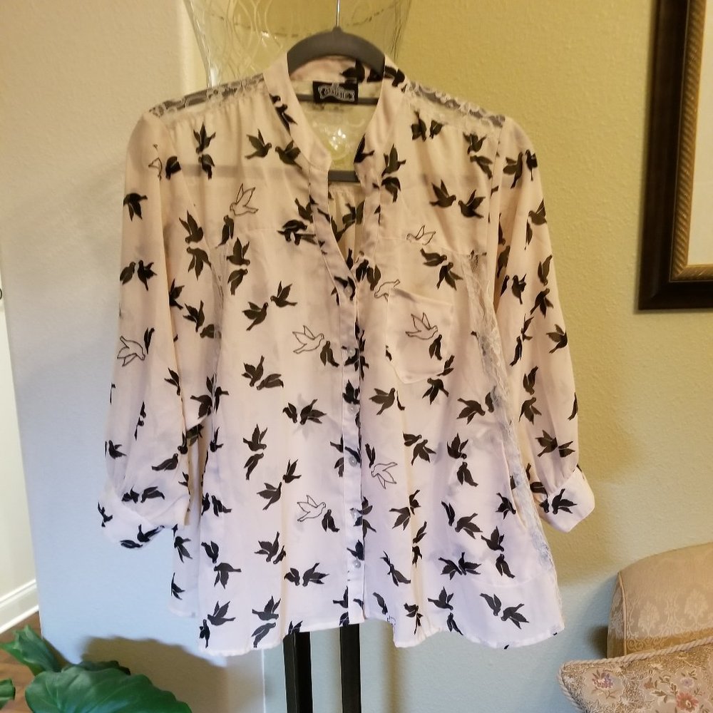 Angie blouse w/birds batwing/dolman sleeves lace